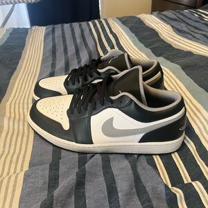 Men's Black and White Nike Sneakers